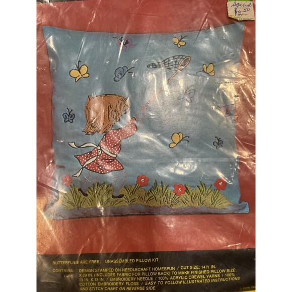 Vintage “Butterflies Are Free” Vogart Crafts Crewel Pillow Stitchery Kit #2441 - Picture 2 of 5
